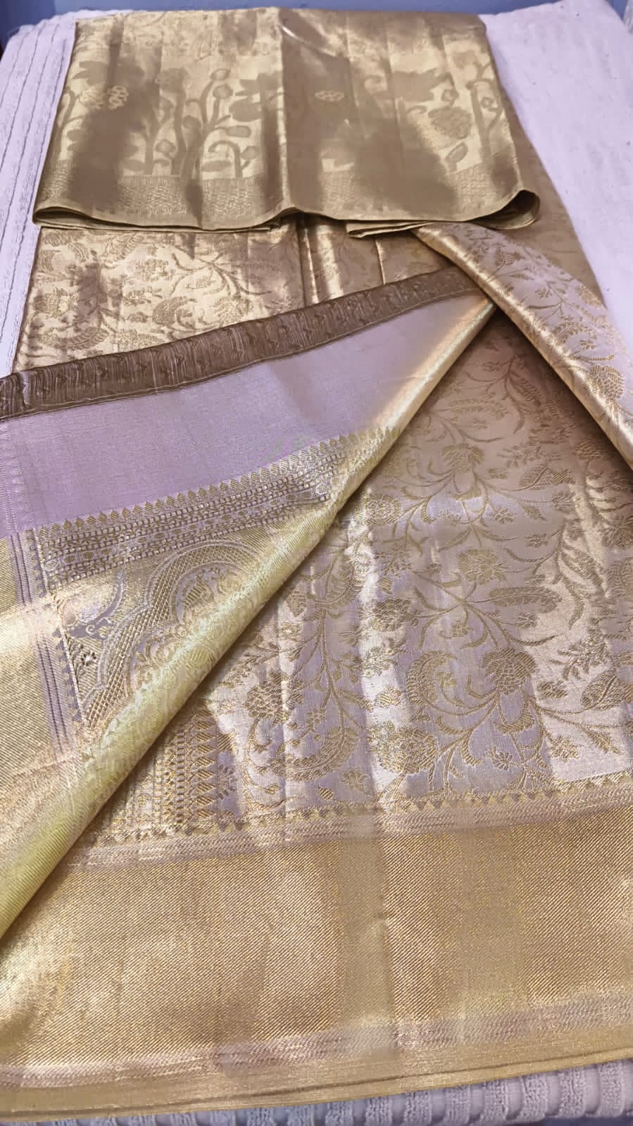 Handloom pure kanjivaram silk saree  bridal silk golden color with tissue all over pure golden jari all over viloet shade