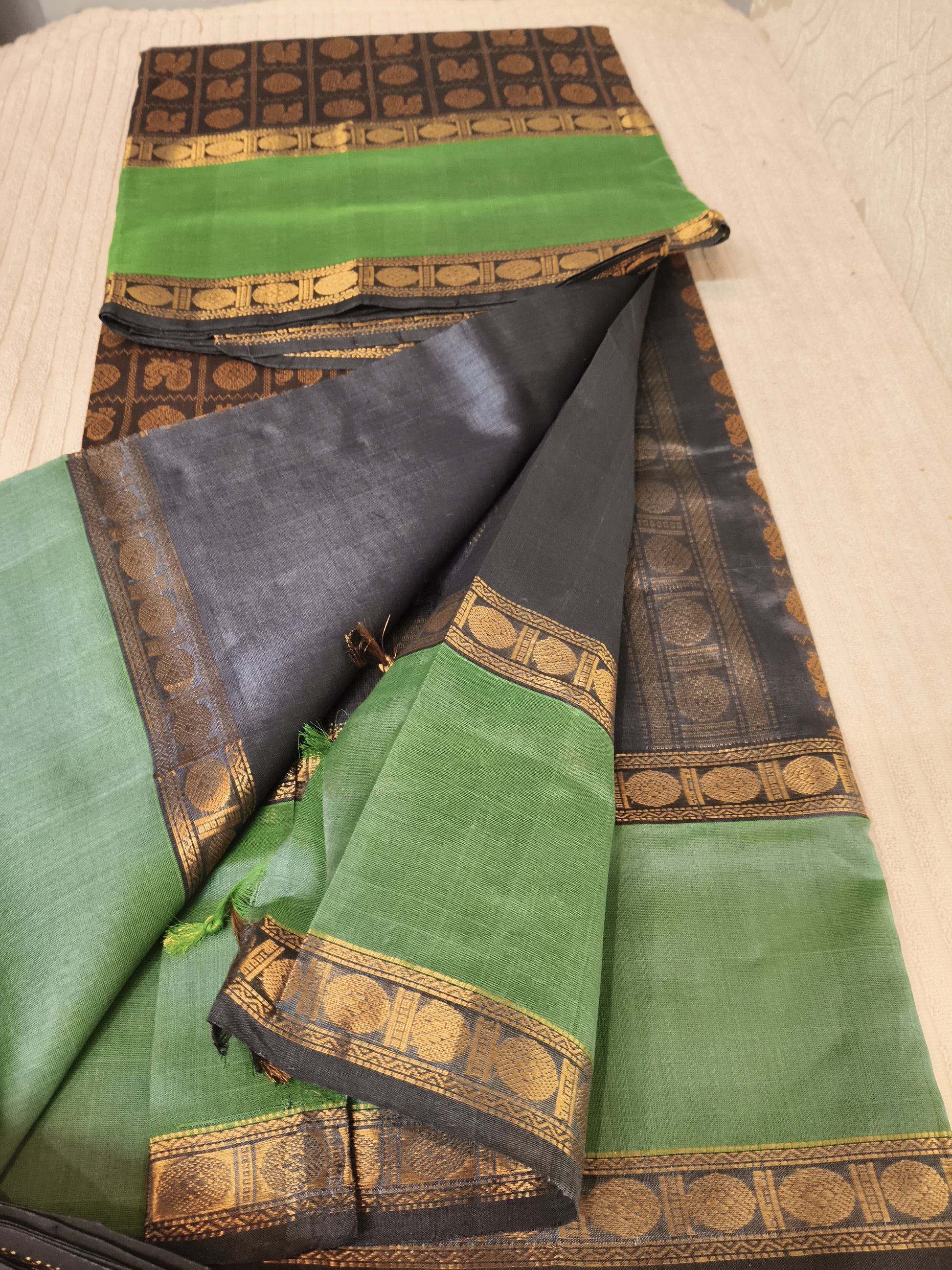 1000 butta silk cotton Saree in coffee with green  rettaipet border