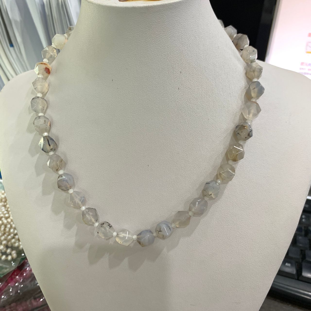 Jewellery Natural Stone Beads jewelry in round shape beads in light gray