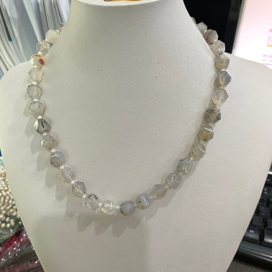 Jewellery Natural Stone Beads jewelry in round shape beads in light gray